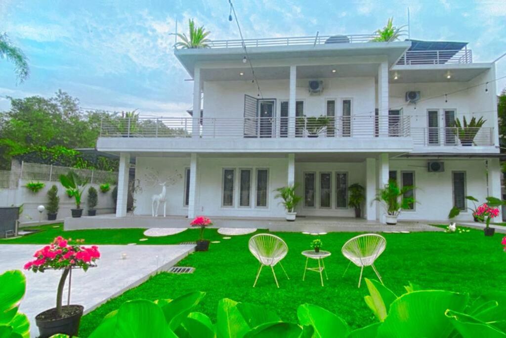 Garden Villa By Villapedia Богор Экстерьер фото