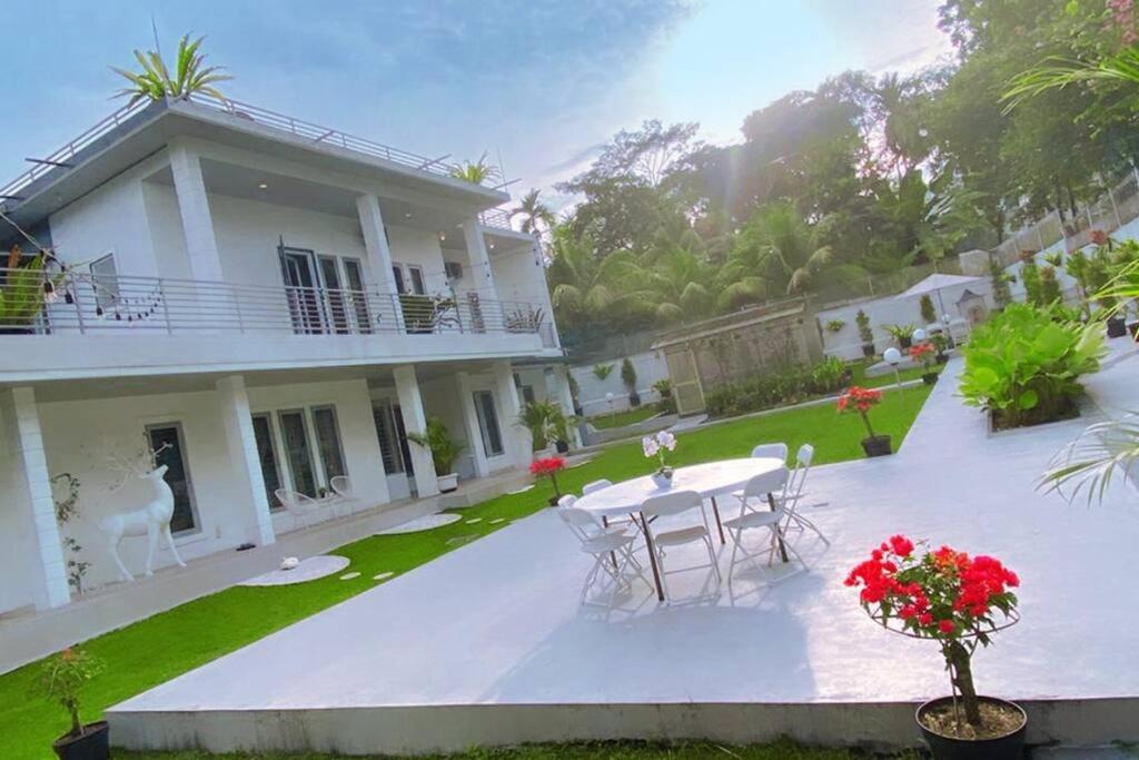 Garden Villa By Villapedia Богор Экстерьер фото